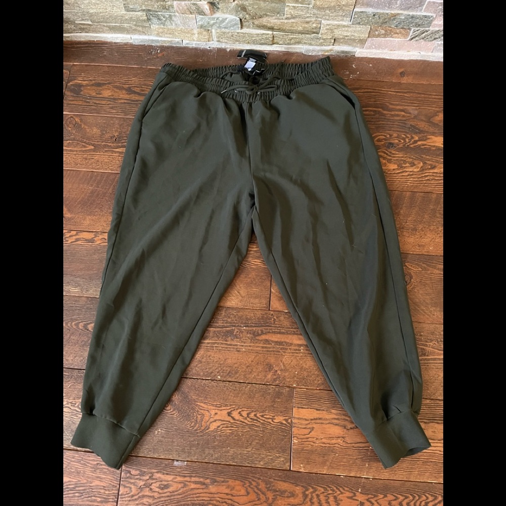 Torrid olive joggers, size 1, loose light material fit, BNWT